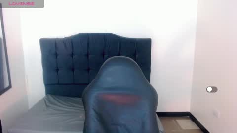 Snapshot of la_ratona_1 chatting on December 2024 03:16:02 AM AriSaray online show from December 2024 03:16:02 AM