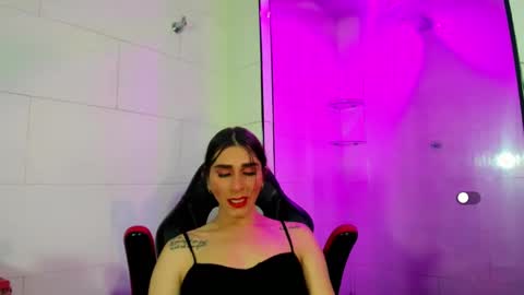 Snapshot of la_ratona_1 chatting on February 2025 12:05:01 AM AriSaray online show from February 2025 12:05:01 AM