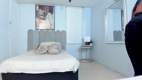 Snapshot of laady_brownn chatting on February 2025 12:06:02 PM Cris online show from February 2025 12:06:02 PM