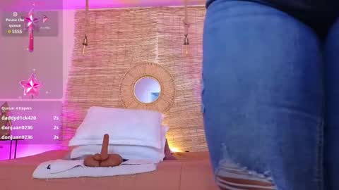 Snapshot of laady_brownn chatting on March 2025 11:51:01 AM Cris online show from March 2025 11:51:01 AM