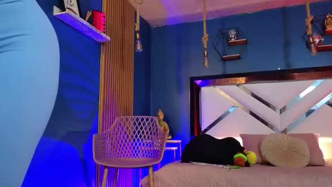 Cris  online show from November 2025 11:09:02 AM