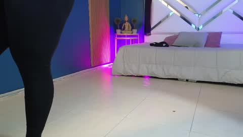 Cris  online show from April 2026 11:19:02 AM