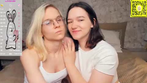 Violet and Isabel online show from June 2026 07:18:02 PM