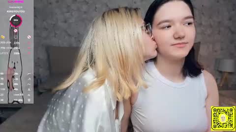 Violet and Isabel online show from July 2026 07:09:01 PM