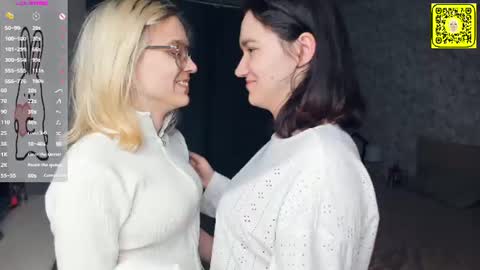 Violet and Isabel online show from July 2026 07:07:02 PM