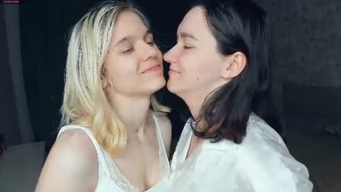 Violet and Isabel online show from July 2026 08:33:02 PM