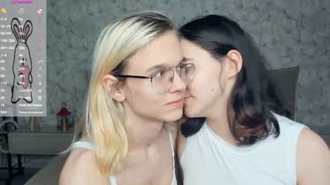 Violet and Isabel online show from July 2026 07:39:01 PM