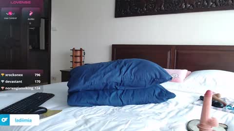 Mia online show from December 2024 01:36:01 AM