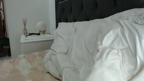 lady____a online show from April 2026 04:02:02 AM