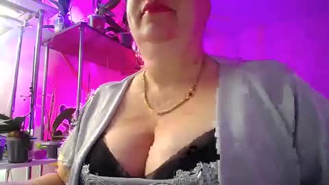 Lady Gloria online show from January 2025 05:45:02 AM