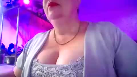 Lady Gloria online show from July 2026 07:01:01 AM
