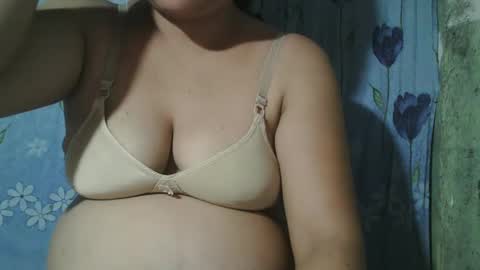 Snapshot of lady_love063 chatting on January 2025 09:18:02 AM lady_love063 online show from January 2025 09:18:02 AM