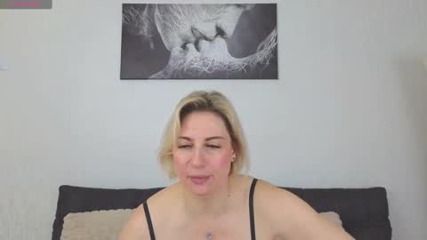 Snapshot of lady_murenza chatting on January 2025 11:14:02 PM Diana online show from January 2025 11:14:02 PM
