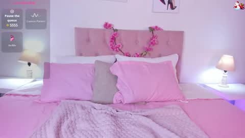 Lady  online show from February 2025 10:41:01 PM