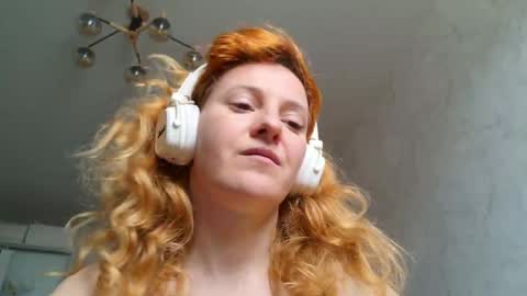 Snapshot of ladybigsmile chatting on May 2026 10:09:01 AM Sima Ladybigsmile online show from May 2026 10:09:01 AM