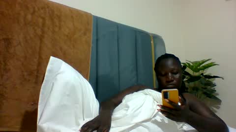 lindah32 online show from December 2024 11:28:01 PM