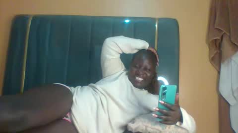 lindah32 online show from September 2025 12:01:01 AM