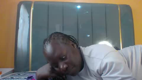 lindah32 online show from October 2025 08:20:01 AM