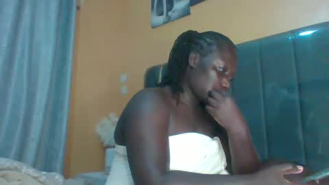 lindah32 online show from November 2025 11:03:01 PM