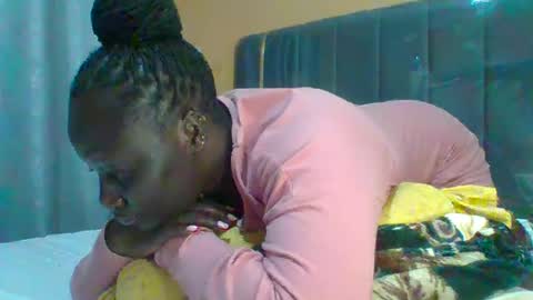Snapshot of ladyblossoms19 chatting on July 2026 12:06:02 AM lindah32 online show from July 2026 12:06:02 AM