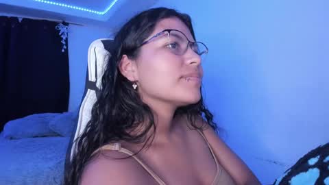 Snapshot of ladybrown_16 chatting on December 2024 06:52:01 AM Lady online show from December 2024 06:52:01 AM