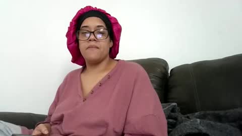 Snapshot of ladycinnabon chatting on October 2025 07:25:02 PM Stephanie online show from October 2025 07:25:02 PM