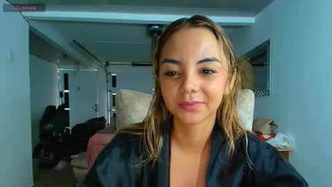 Hello im lady nice to meet you  online show from October 2025 08:30:01 PM