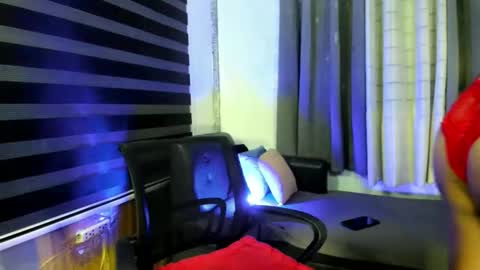 Snapshot of ladyfox_95 chatting on May 2026 06:59:01 PM ask me online show from May 2026 06:59:01 PM