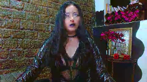 ladylunatikka online show from May 2026 01:56:01 AM