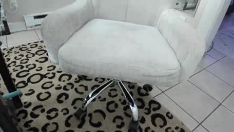 luxandleo online show from December 2025 04:52:02 AM