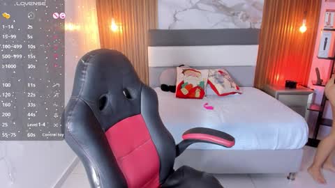 LADY  online show from November 2025 07:36:02 PM