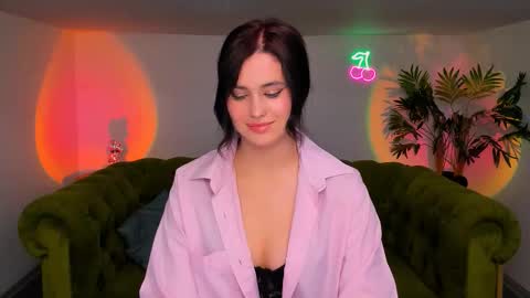 Amelia online show from October 2025 09:47:02 PM