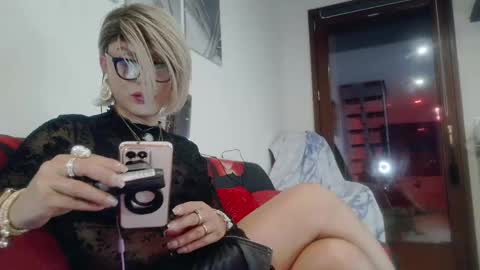 Snapshot of ladyoxana chatting on May 2026 01:25:02 AM Oxana online show from May 2026 01:25:02 AM