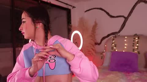 Lady  online show from December 2025 05:13:01 AM