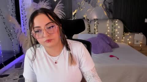 Lady  online show from February 2026 07:51:01 AM