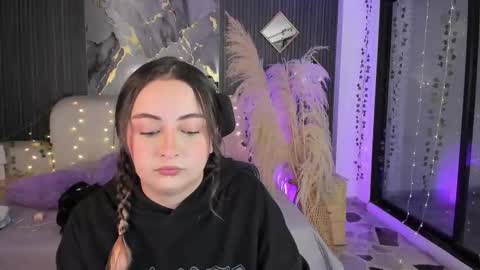 Lady  online show from February 2026 05:03:01 AM