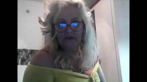 ladyvybe online show from April 2026 05:44:01 PM