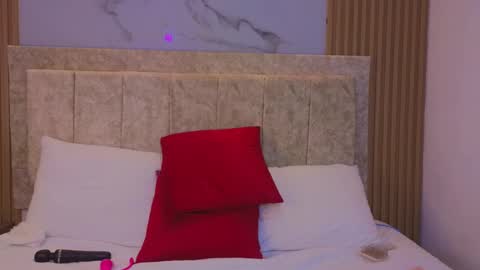 laiamilf online show from March 2025 12:48:01 AM