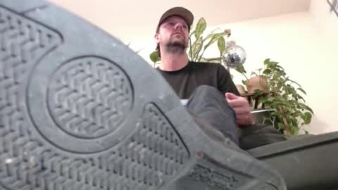 Snapshot of laidback_and_chill chatting on January 2025 11:51:02 PM Rick online show from January 2025 11:51:02 PM