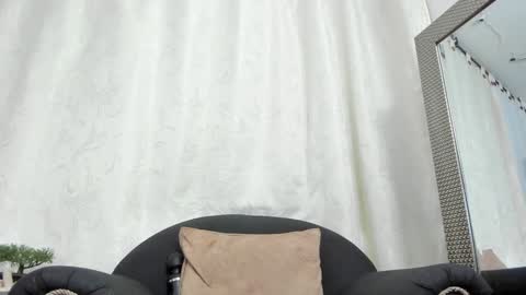 Lailacastillo online show from January 2025 01:35:02 PM