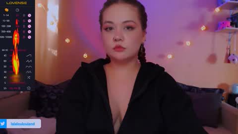 Snapshot of lala_loulou chatting on October 2025 12:06:01 PM Nicky online show from October 2025 12:06:01 PM