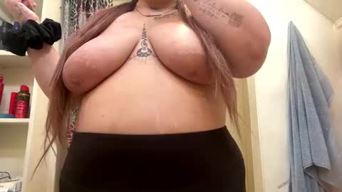 Snapshot of lalaaacx3 chatting on February 2025 07:19:02 PM lalaaacx3 online show from February 2025 07:19:02 PM