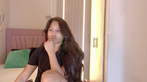 Laura online show from November 2025 12:15:02 PM