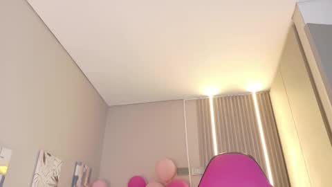 Laura online show from November 2025 12:05:02 PM