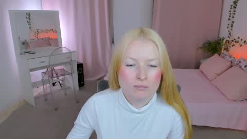 Snapshot of laly_peach chatting on May 2026 08:11:01 AM Laly online show from May 2026 08:11:01 AM