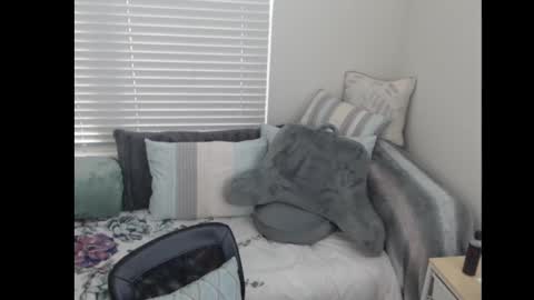 Nikki LaMarr online show from October 2025 05:10:01 PM