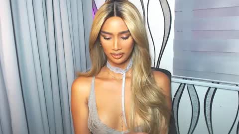 Snapshot of lanadel_hilton chatting on February 2025 12:15:02 AM Lana online show from February 2025 12:15:02 AM