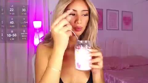 Snapshot of lanadel_hilton chatting on September 2025 08:22:01 PM Lana online show from September 2025 08:22:01 PM