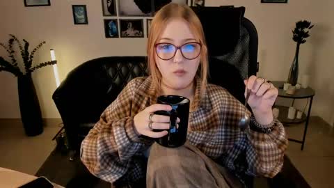 Snapshot of lanafitch chatting on May 2026 10:33:02 AM lana online show from May 2026 10:33:02 AM