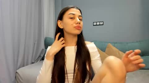 Lana online show from October 2025 05:35:01 PM